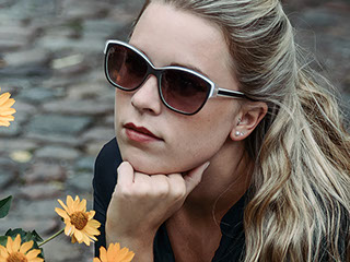 Foto Frau mit Sonnenbrille